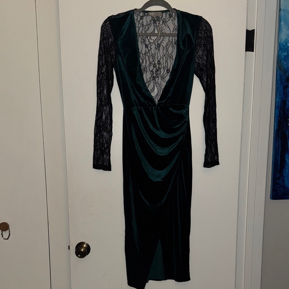 ASOS Green Velvet Dress with Black Lace Sleeves size 4 NWT